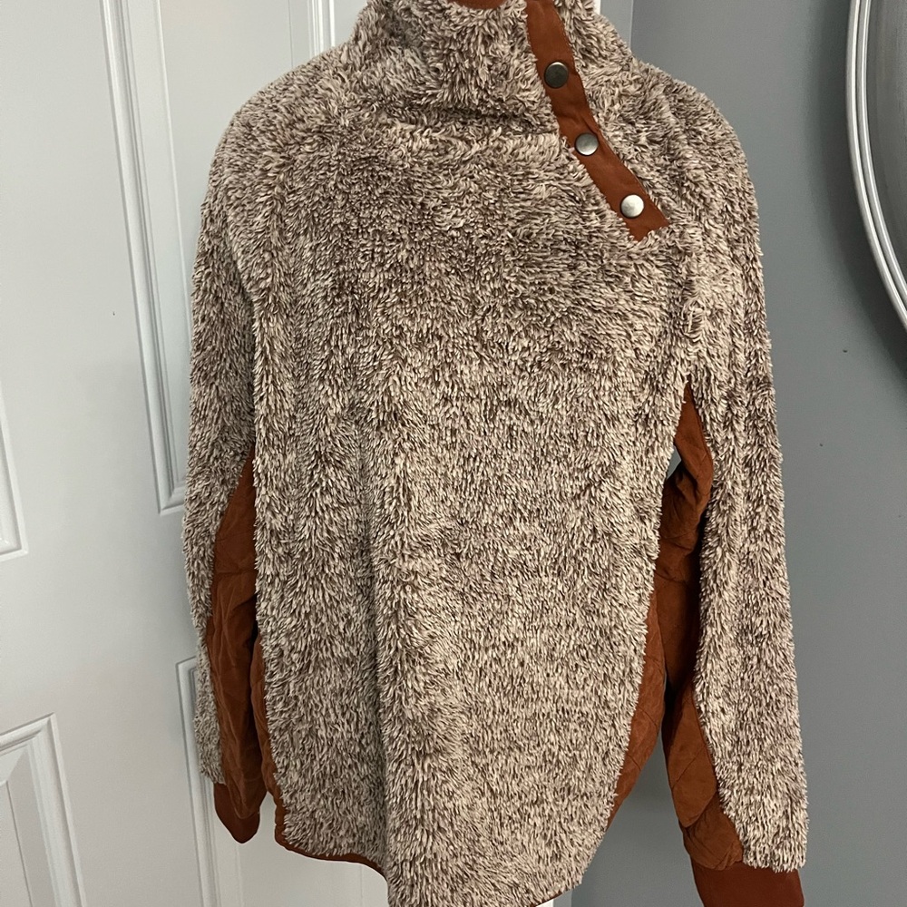 🔥157–NWT Hem & Thread Brown and Cream Sweater